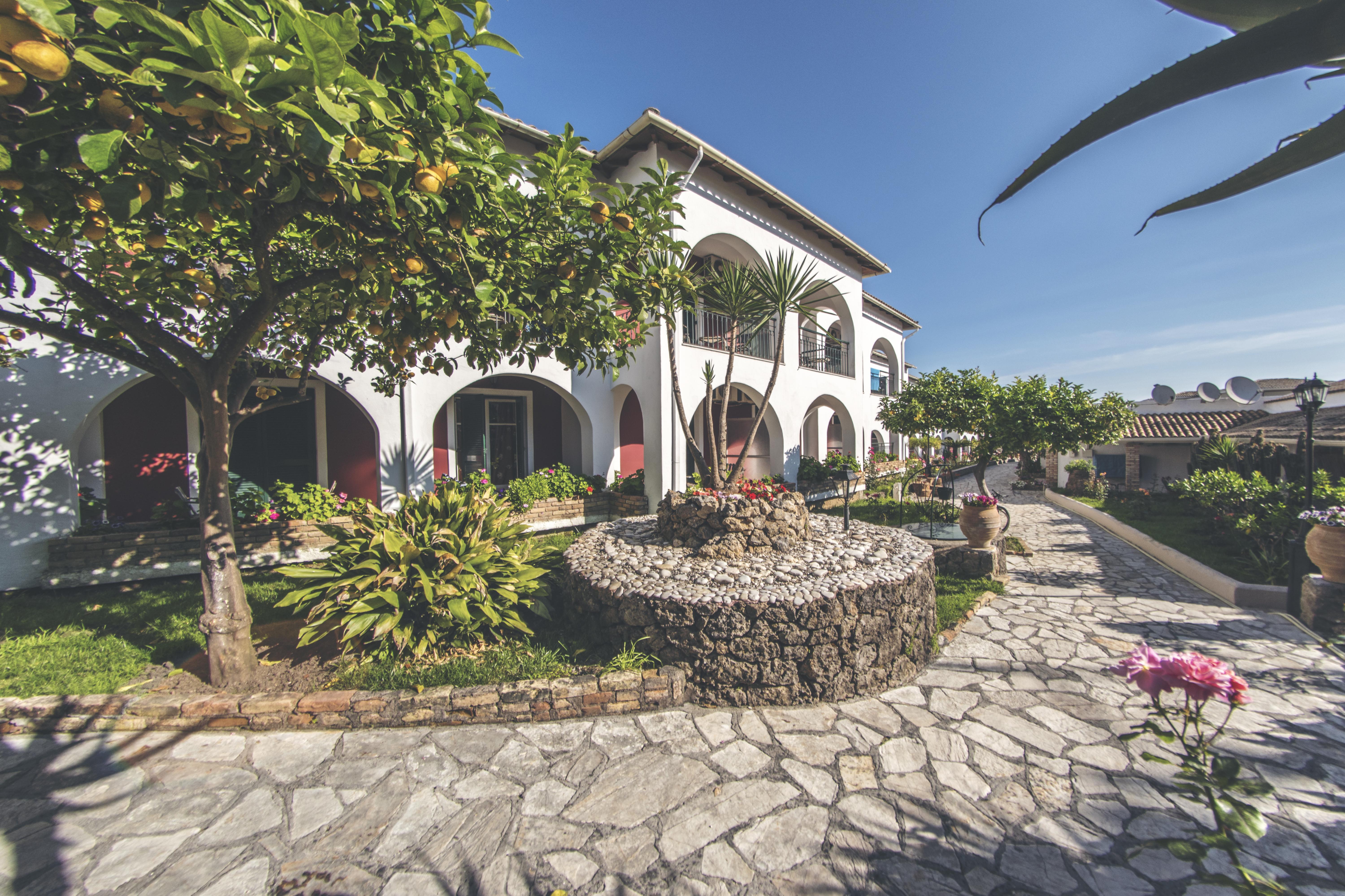 Iliada Beach Hotel Гоувия Экстерьер фото