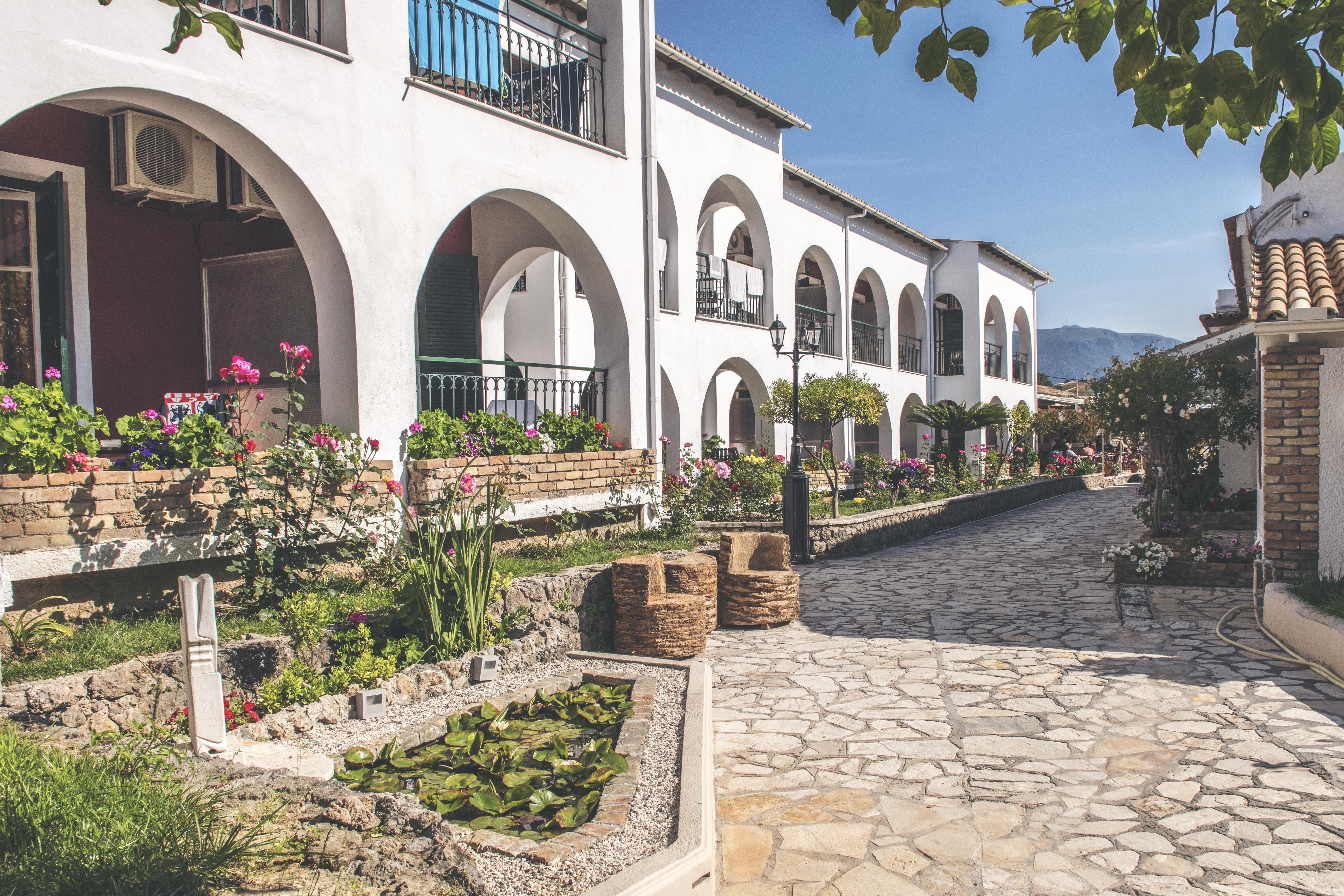 Iliada Beach Hotel Гоувия Экстерьер фото